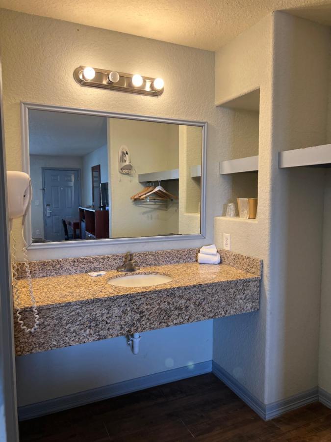 Hotel Bien Venido Pearsall Εξωτερικό φωτογραφία