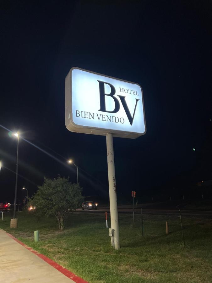 Hotel Bien Venido Pearsall Εξωτερικό φωτογραφία